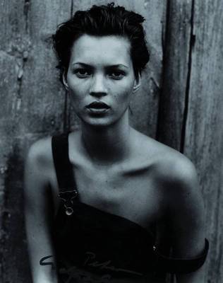 Peter Lindbergh, geb. 1944, Kate Moss, s/w Fotografie auf Fuji-Papier, handsigniert, ca. 21x25cm