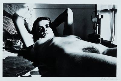 Helmut Newton, 1920 Berlin-2004 Los Angeles,s/w Fotografie, Fiona Lewis, rechts unten handsigniert, unter Glas gerahmt, ca. 25,8x37,8 cm