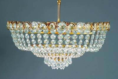 Deckenlampe, Österreich, 2. H. 20. Jh., Messingkorpus, 6 Brennstellen, feiner Swarovski Kristallbehang, geschnitten und geschliffen, Elektrifzierung ...