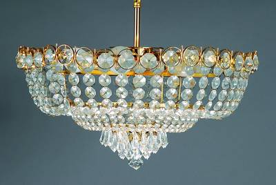 Deckenlampe, Österreich, 2. H. 20. Jh., Messingkorpus, 6 Brennstellen, feiner Swarovski Kristallbehang, geschnitten und geschliffen, Elektrifzierung ...