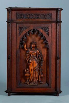 Kleiner Eckhängeschrank, dat. 1886, Eiche, reiche Schnitzereien, 1-türig, plastische Schnitzerei, st. Gebr.-Sp., ca. 84x55x31 cm