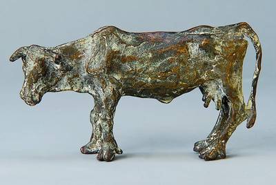 Otto Kallenbach, 1911-1992 Trippstadt, Bronzeskulptur in Form einer Kuh, stiltypischeAusformung, monogrammiert OK und Gießerstempel, H.ca. 12cm, D. ...