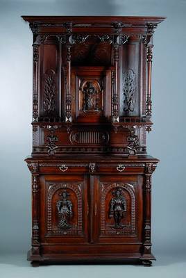 Prunkaufsatzbuffet, um 1880, Eiche, aufwendige Schnitzereien aus dem Vollholz, Unterteil 2-türig, 2-schübig, Oberteil 1-türig mit reicher ...