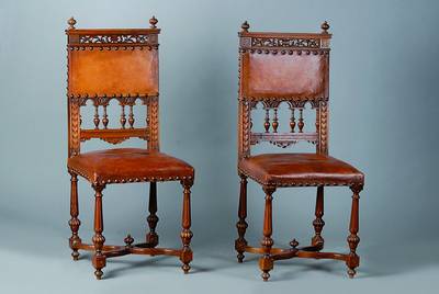 6 Stühle, Henri II, um 1880, Nußbaum massiv,Lederbezug, Beine verschränkt, reiche Schnitz-und Drechselarbeit, Gebr.-Sp., ca.104x44x41 cm, Sh. ca. ...