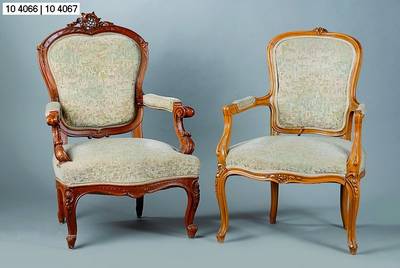 Bergerensessel, deutsch, um 1900-10, Nußbaum massiv, Barockstil, Bezüge 1960er Jahre, Gebrauchsspuren, ca. 91x62x68cm, Sitzh. ca. 45cm