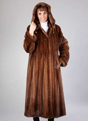 Hellbrauner Nerzmantel mit Kapuze, Gr. 40/42, Label: Canada Majestic Mink, La Ragazza Collezione esclusiva, 2 seitl. Einschubtaschen, Kapuze mit ...