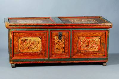 Bauerntruhe, um 1820, Weichholz, originale bunte Bemalung, kassettiert, Alterssch., Überholung empfohlen, ca. 60x140x68 cm