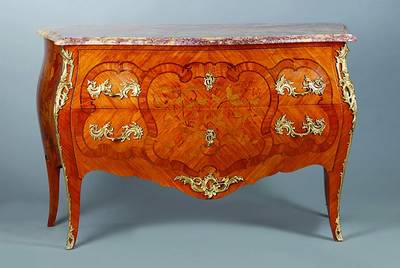 Kommode, Frankreich, um 1920, Rosenholzfurnier, aufwendig floral intarsiert, 2-schübig, Front und Seiten geschweift, reich verzierte Beschläge, ...