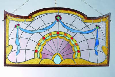 Bleiglasfenster, wohl Belgien, um 1900, farbloses und buntes Glas in Form von Rosettenund Freundschaftsbändern, reiner Jugendstil, Anspielungen auf ...