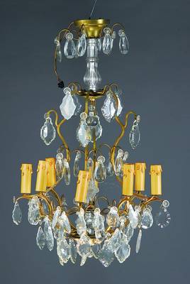 Deckenlampe, deutsch, um 1910/20, Messinggestänge, reiches geschliffenes Gehänge, 8 Brennstellen, ca. 66 x 40 cm, Fu. nicht gepr.