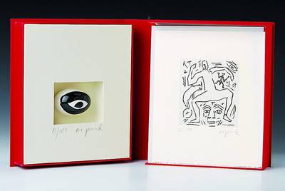 A.R. Penck, geb. 1939 Dresden, Radierung und Keramik, beide handsigniert und num. 13/100, Katalog, im Schuber, hrsg. Galerie Schultz Berlin, roter ...