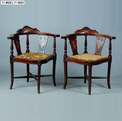 Eckstuhl, England, um 1890, Mahagoni, Beine geschweift, reich intarsiert, Bezug und Polsterung alt belassen, Verleimung empfohlen,st. Gebr.-Sp., ca. ...