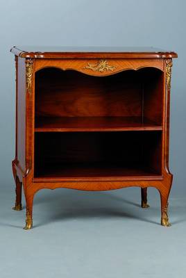 Beistellschränkchen, Frankreich, um 1900, Palisanderfurnier, Oberfläche mit Schellack aufgefrischt, reich verzierte Appliken, Beine geschweift, ...