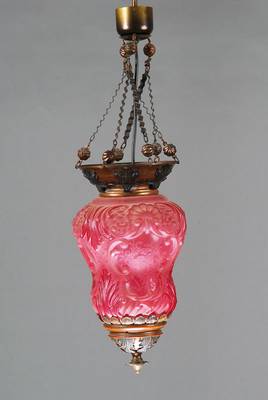 Jugendstillampe, deutsch, um 1900, rosafarbenes Glas in die Form geblasen, Montierung Kupfer und Messing, Originalhalterung, Deckenhalterung ...