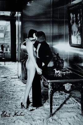 Helmut Newton, 1920 Berlin-2004 Los Angeles,erotische Darstellung, Druck auf Fotopapier, handsigniert, ca. 21x30 cm