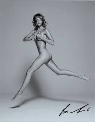 Michel Comte, geb. 1954 Zürich, s/w Fotografie, Helena Christensen 1933, handsigniert, ca. 25x20.2 cm