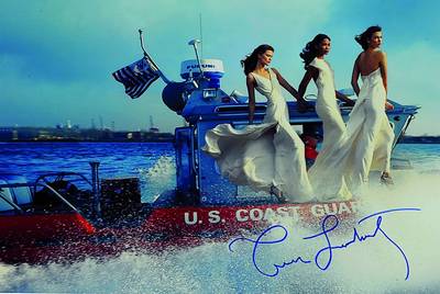 Annie Leibovitz, geb. 1949 Waterbuy, Farbfotografie, Kloss Struss Smalls Troopers, Vogue 2013, handsigniert, ca. 20.3x30 cm