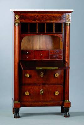 Damensekretär, um 1800, Mahagonifurnier, 2 -schübig, Klappe mit reicher Inneneinrichtung,Kopfschublade, orig. verzierte Bronzebeschläge und ...
