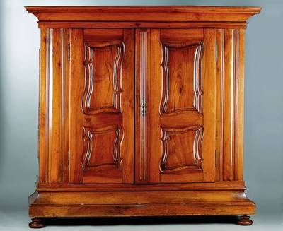 Barockschrank, süddeutsch, badisch, Region Schwarzwald, um 1770, massiv Nußbaum, sehr schöne alte Patina, orig. Inneneinteilung, orig. Schlösser ...