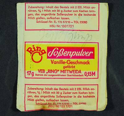 Joseph Beuys, 1921 Krefeld - 1986 Düsseldorf, DDR-VEb Multiple, handsigniert, unter Glas gerahmt, ca. 10x10 cm