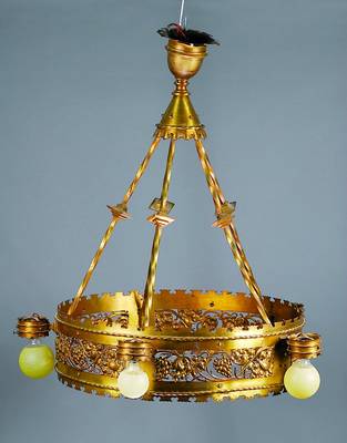 Deckenlampe, deutsch, um 1900, Messingmontur, Weinlaubdekor in Durchbrucharbeit, 6 Brennstellen, Elektrifizierung nicht geprüft, st. Gebr.-Sp., H. ...