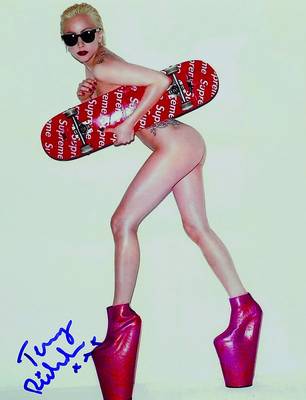 Terry Richardson, geb. 1965 New York, Farbfotografie auf Fujicolor Crystal Archive Paper, Lady Gaga, links unten handsigniert, ca. 25,5x20 cm