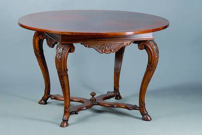 Tisch, deutsch, Barockstil, 20er Jahre, Nußbaum massiv und z.T. furniert, H. ca. 67 cm, D. ca. 106 cm, l. Gebr.spuren