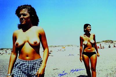 Nan Goldin, geb. 1953 Washington D.C., Farbfotografie, Chrissie Sandy Beach 1976, handsigniert, ca. 20x30 cm
