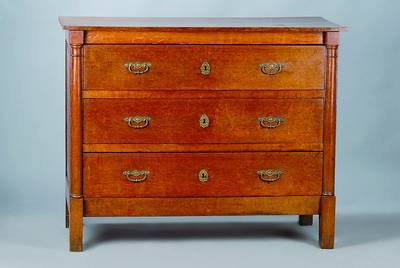 Kommode, Empirestil, Elsaß-Lothringen, um 1810, Eiche massiv, drei Schubladen, zwei Halbsäulen, ca. 100x124x57 cm, Platte wohl um 1900