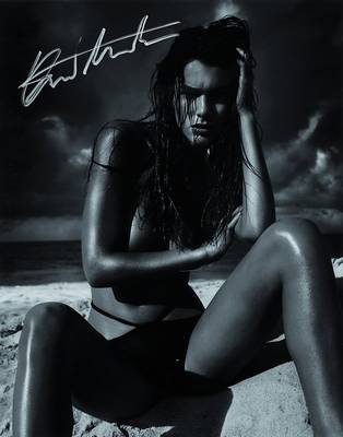 Patrick Demarchelier, geb. 1943, s/w Fotografie auf Fujicolor Crystal Archive Paper, Pirelli Kalender 2005, handsigniert, ca. 25x20 cm