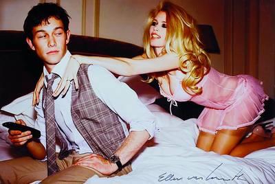 Ellen von Unwerth, geb. 1954, Claudia Schiffer, Farbfotografie auf Fujicolor Professional Paper, handsigniert, ca. 20x30,5 cm