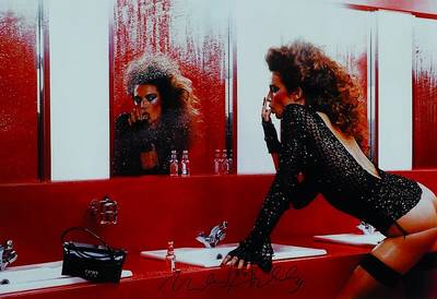 Miles Aldridge, geb. 1964 London, Farbfotografie auf Fujicolor Professional Paper, handsigniert, ca. 21x30,5 cm