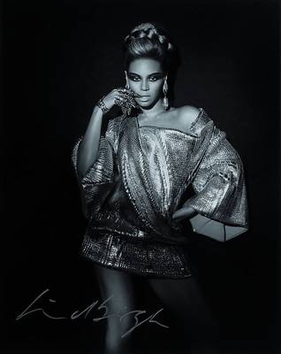 Peter Lindbergh, geb. 1944, Beyonce Knowles, s/w Fotografie auf Fujicolor Crystal Archive Paper, handsigniert, ca. 25x20 cm
