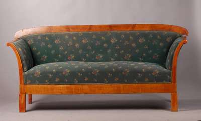 Sofa, Biedermeier, um 1825, Kirschbaumfurnier, Polsterung ist vollständig zu erneuern, Gestell und Oberfläche muss überarbeitet werden, ca. ...