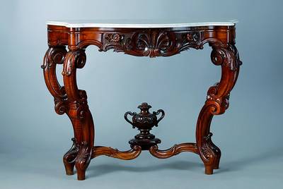 Konsolentisch, Frankreich, um 1870, Nußbaum massiv und furniert, reich geschnitzt,restauriert, weiß-geäderte Marmorplatte, ca. 86x107x38cm