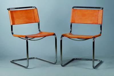 8 Stühle, Thonet, Modell S 33, Entwurf Martstam, Naturleder, Entwurf von 1927, ersterFreischwinger der Möbelgeschichte, Rindsleder verchromtes ...