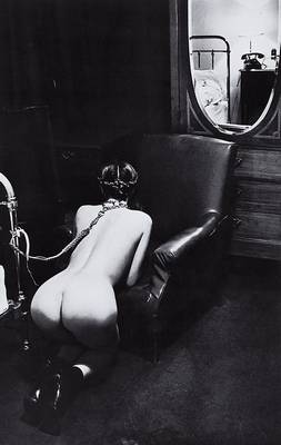 Helmut Newton, 1920 Berlin - 2004 Los Angeles, s/w Foto-Lithographie, hotel room, handsigniert, rückseitig bezeichnet, Zertifikat, Blattgr. ca. ...