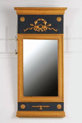 Kleiner Spiegel, 2.H. 19.Jh., Empire-Stil, Weichholzrahmen in Gold u. Königsblau gefasst,Kopf 4-fach getreppt mit Hohlkehle, Fuß passig, ...