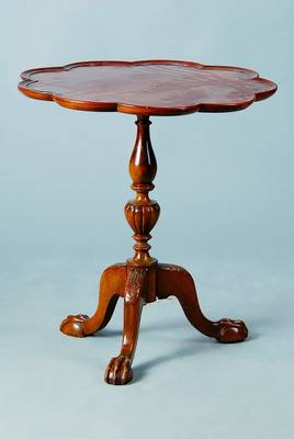 Kleiner Beistelltisch, England, 2. Hälfte 20. Jh., Mahagoni massiv, l. Gebr.spuren H. 60 cm, D. 56 cm