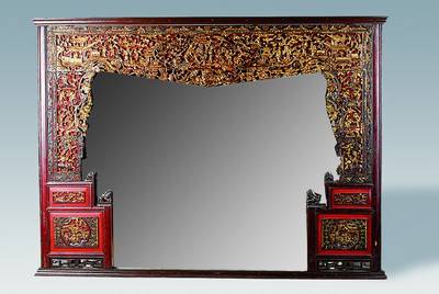 Großer Wandspiegel, China, aus Teilen eines chinesischen Prunkbettes 19. Jh. gefertigt, Holz geschnitzt mit floralen Darstellungen, Garten und ...