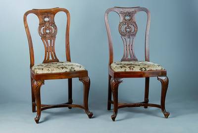 5 Stühle, Chippendale, deutsch nach engl. Vorbild um 1780, Nussbaum massiv, allseitig geschweift, Muschel- bzw. Akanthusblatt-Verzierungen, ...