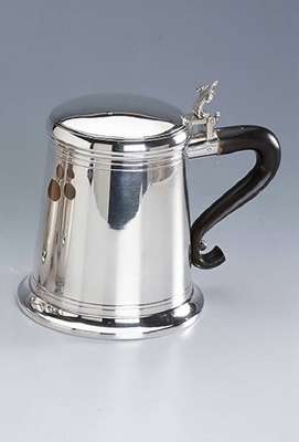 Deckelhumpen, 800er Silber, Italien, schlichte, elegante Form, Humpen und Deckel z.T. gerillt, Henkel in Ebenholz, H. ca. 15.5 cm, D. ca. 14 cm, ca. ...