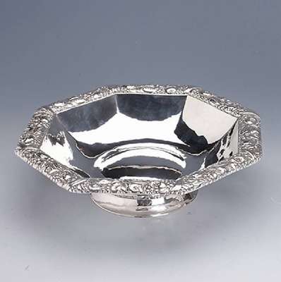 Anbietschale, 800er Silber, Frankfurt/Oder,achteckige Form, Rand mit reichem floralen Dekor, Vertr. Posen, D. ca. 25,5 cm, ca. 572 g