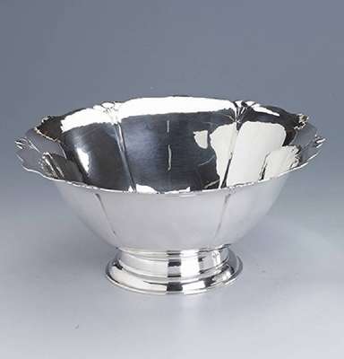 Anbietschale, Amerika, 925er Silber, Meistermarke BSC unged., num., Rand gewellt mit Kirschdekor, H. ca. 10 cm, D. ca. 24 cm, ca. 617 g