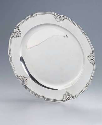 Anbietteller, 800er Silber, Italien, Rand 3-fach getreppt, Muscheldekor, D. ca. 32 cm, ca. 888 g