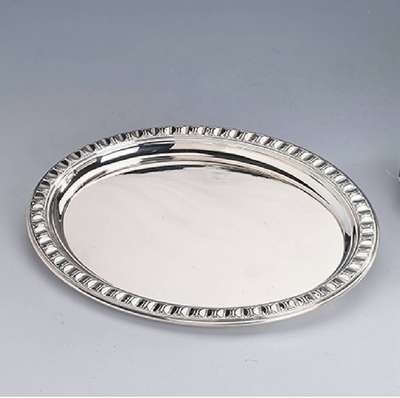 Ovales Tablett, 800er Silber, deutsch, Meistermarke Koch & Bergfeld, Rand mit geometrisierender Verzierung, num., ca. 27 x 21 cm, ca. 286 g