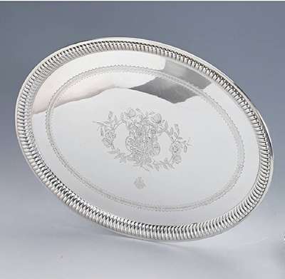 Ovales Tablett, 800er Silber, deutsch um 1900, Modell Queen Anne, Meistermarke Koch & Bergfeld, mit Blumen-, Girlanden- und Wappen- gravur auf dem ...