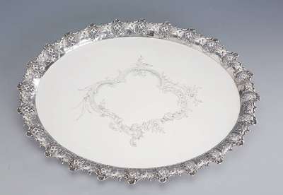 Ovales Tablett, 800er Silber, um 1890, Meistermarke AP unged., Rand mit Rocaillen- und Blumendekor, z.T. durchbrochen gearbeitet,Boden mit floraler ...