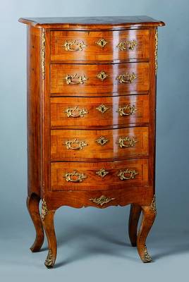 Hochkommode, Frankreich um 1910, Nußbaum- und Palisanderfurnier, Band- und Fadenintarsien aus Ahorn und Nußbaum, elegante Linienführung,vergoldete ...