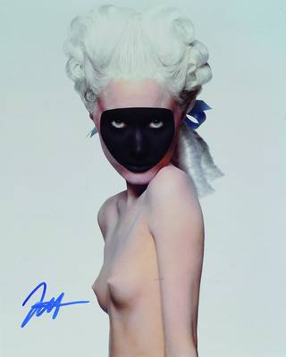 Inez van Lamsweerde, geb. 1963, Model with Mask, Farbfotografie auf Fujicolor Crystal Archive Paper, handsigniert, ca. 25x20 cm